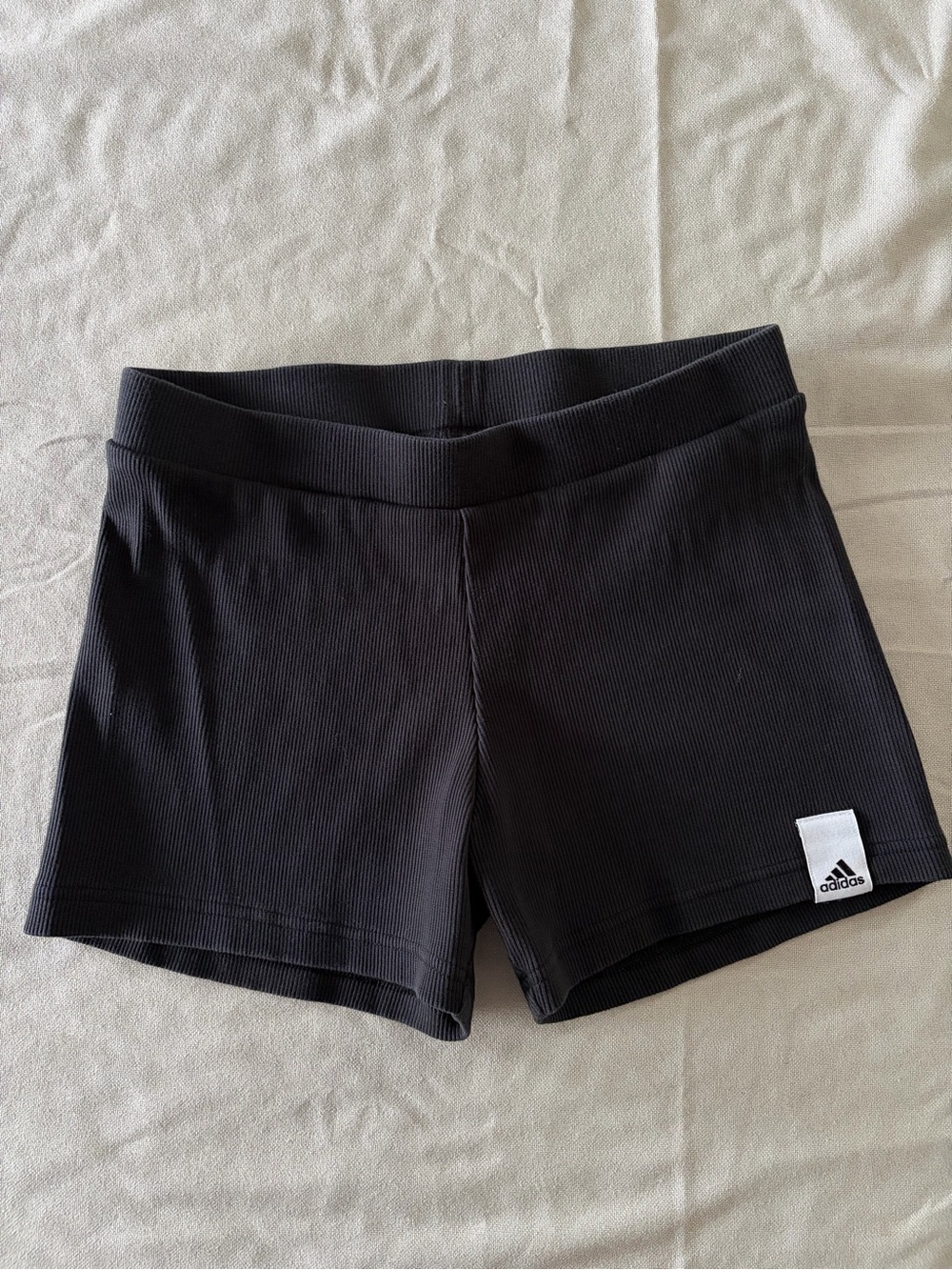 Adidas Women’s LNG Ribbed shorts